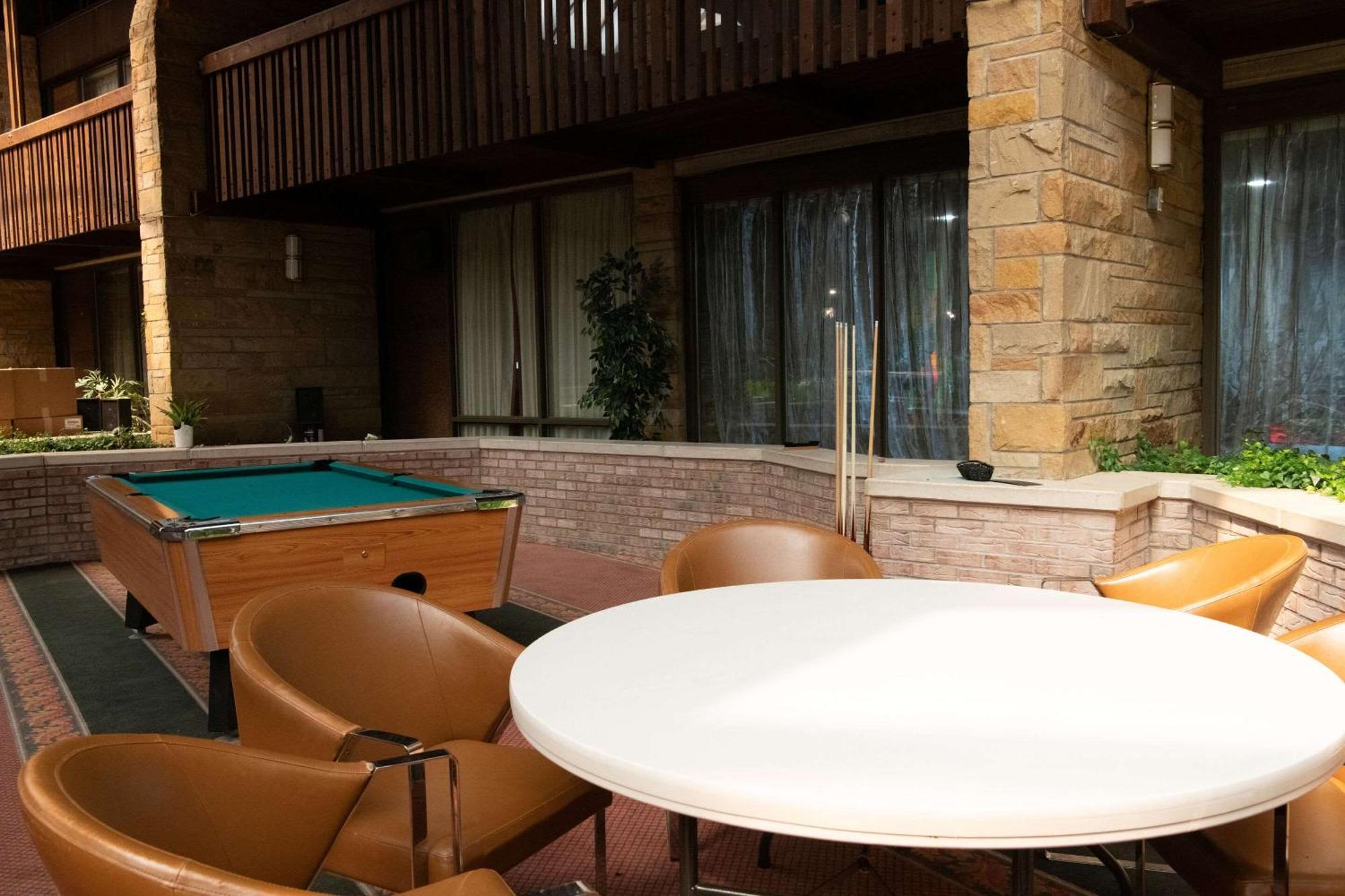 Quality Inn & Conference Center Somerset Exterior photo