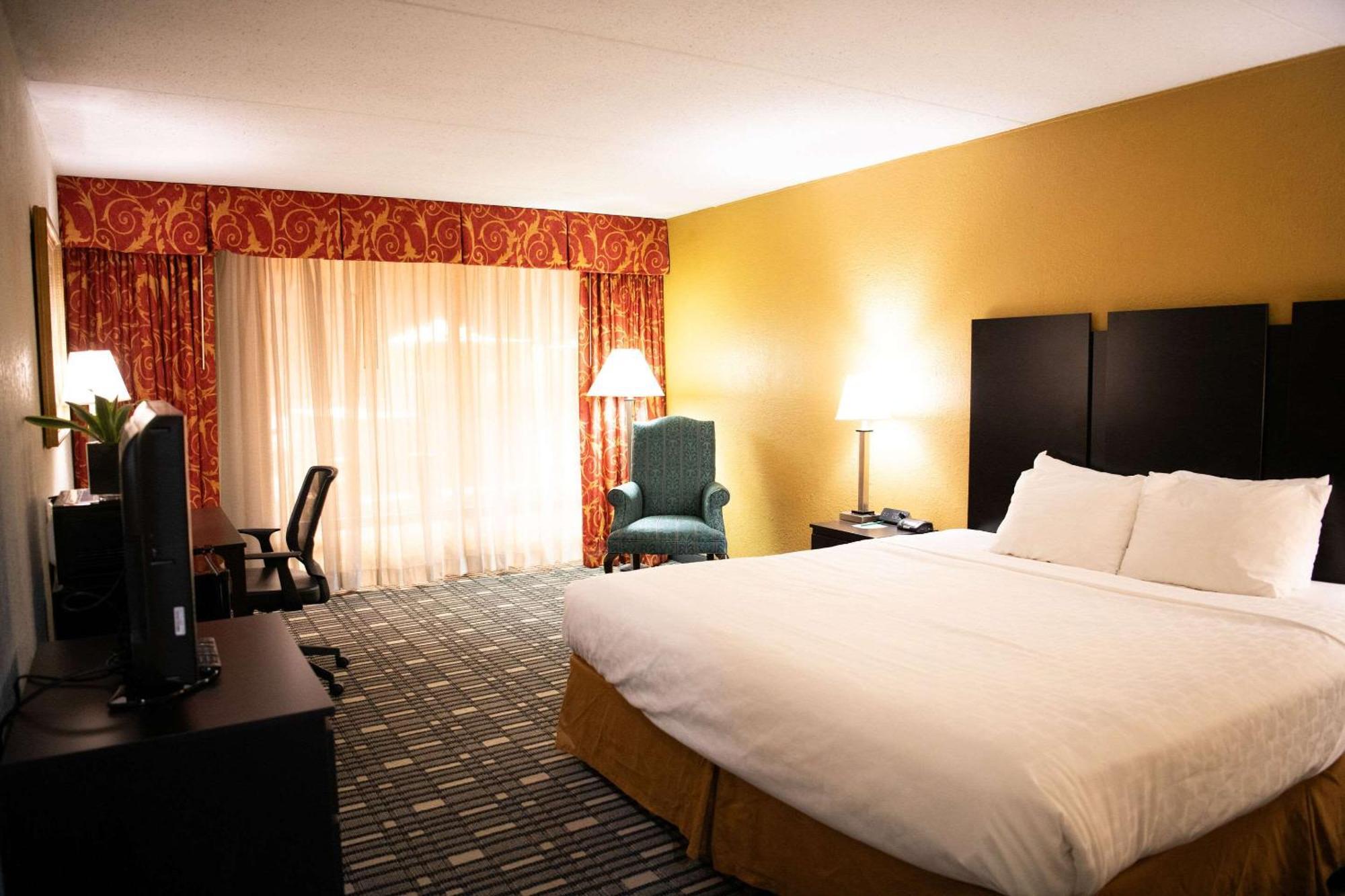 Quality Inn & Conference Center Somerset Exterior photo