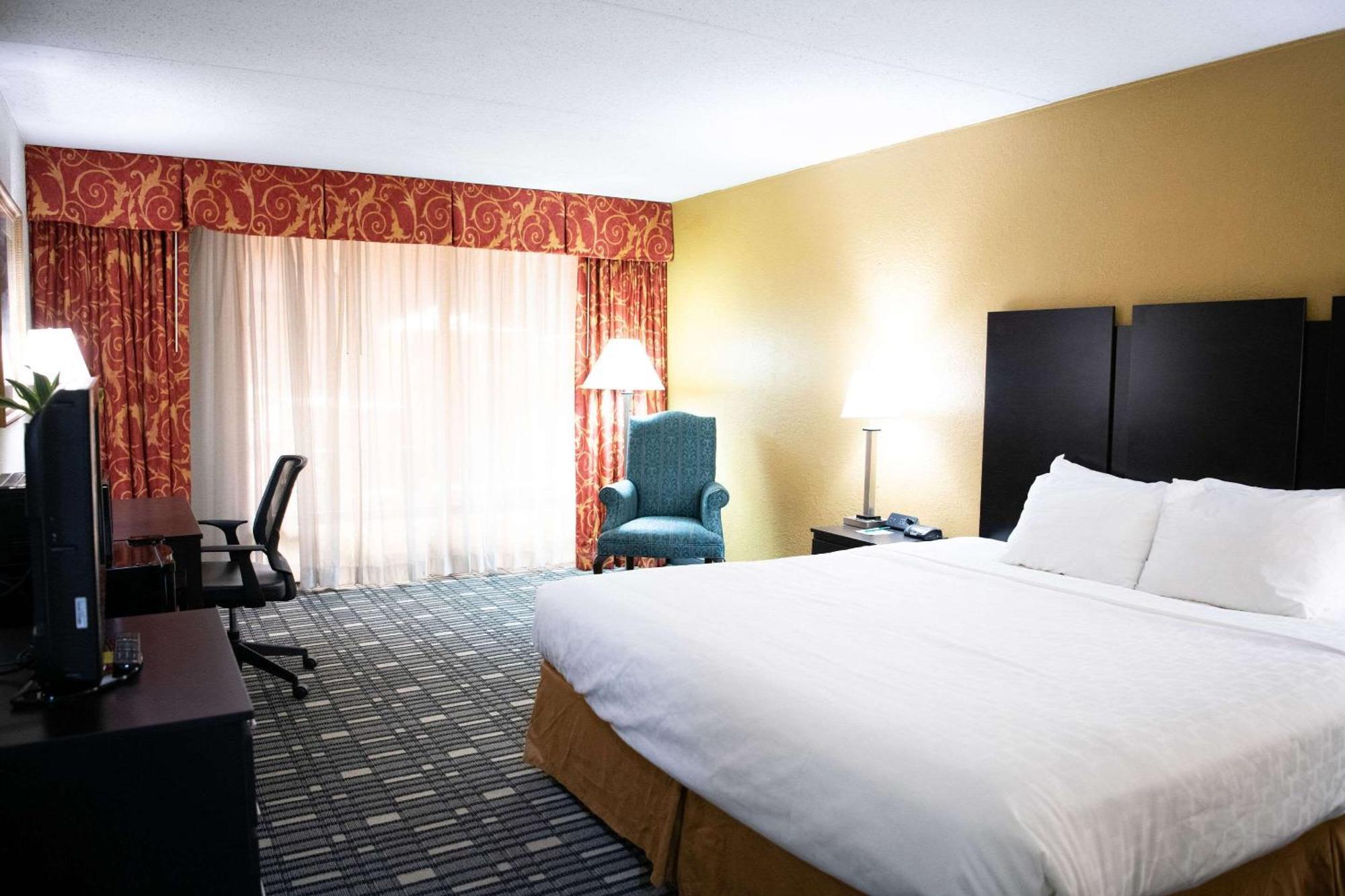 Quality Inn & Conference Center Somerset Exterior photo