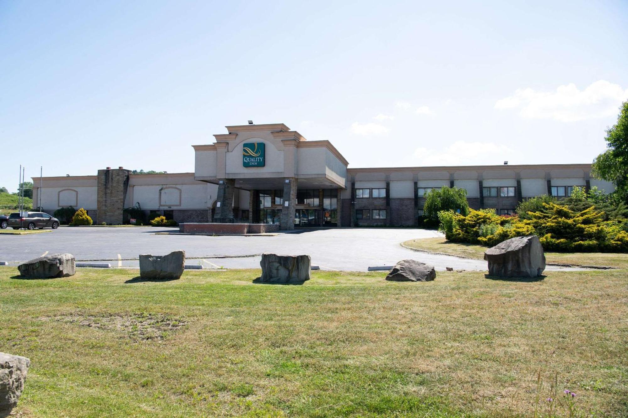 Quality Inn & Conference Center Somerset Exterior photo