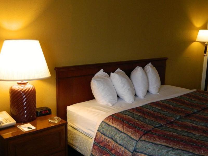 Quality Inn & Conference Center Somerset Exterior photo
